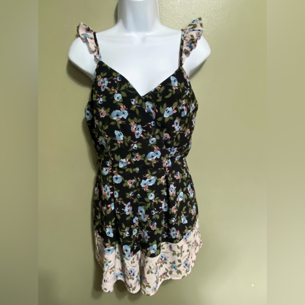 Altar’d State Flowered Romper,‎ Size S